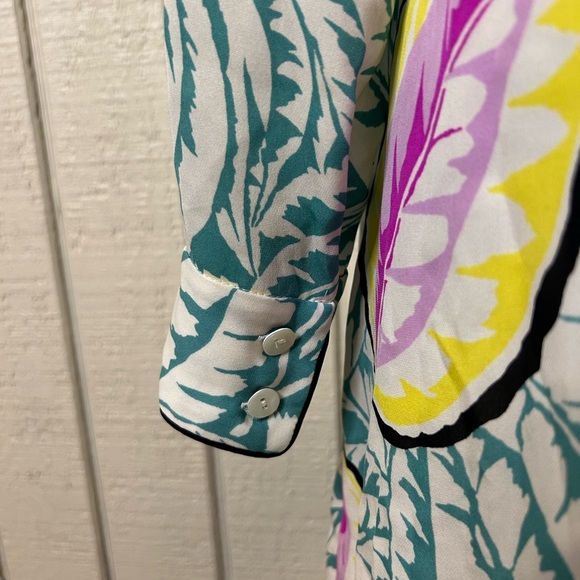 Theory Walda Caribbean Shirt Dress, size 4.  Small pull in fabric (see photos). - Picture 9 of 12